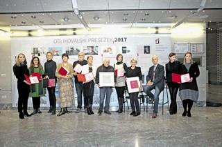 Ljubica Suna Čehovin awarded by the Slovenian Designers Association for her "Gregor Ftičar: Solo" album design <em>Photo: Franci Virant</em>