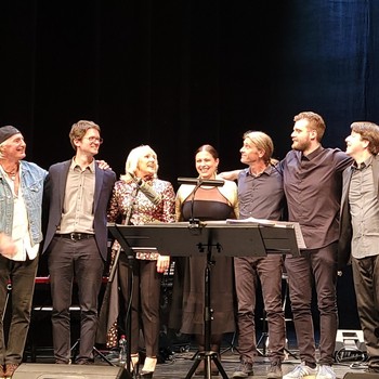 With Benč, Alenka Godec, Nuška Drašček, Žiga Kožar, Erik Čebokli, Tadej Tomšič, Petra Vidmar (2022) <em>Photo: Jani Kenda</em>