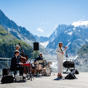 "Best stage in the world"; with Héloïse Bay (voc), Hervé Jeanne (bs), Paolo Orlandi (drs) at Montenvers (FR), overlooking the stunning Mer de Glace glacier and the Grandes Jorasses peaks, 2020 <em>Photo: Guillaume Borga</em>